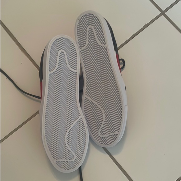 Nike Red and Black Men's Sneakers - Picture 5 of 6